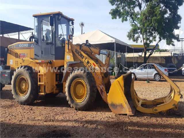 84/21070 - CARREGADEIRA M/CCMG MOD. LW 350 H, ANO 13, C/ACESSÓRIO GARRA