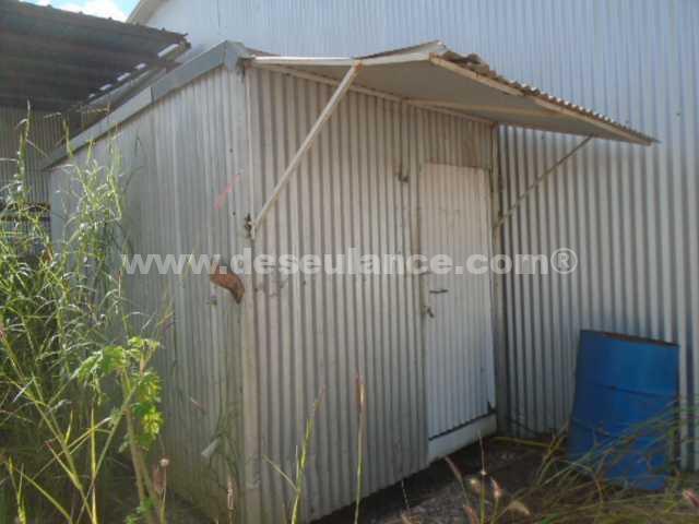 292/21105 - CONTAINER PRÉ MONTADO EM CHAPA ZINCADA, MED. 2,30 X 3,75 M.