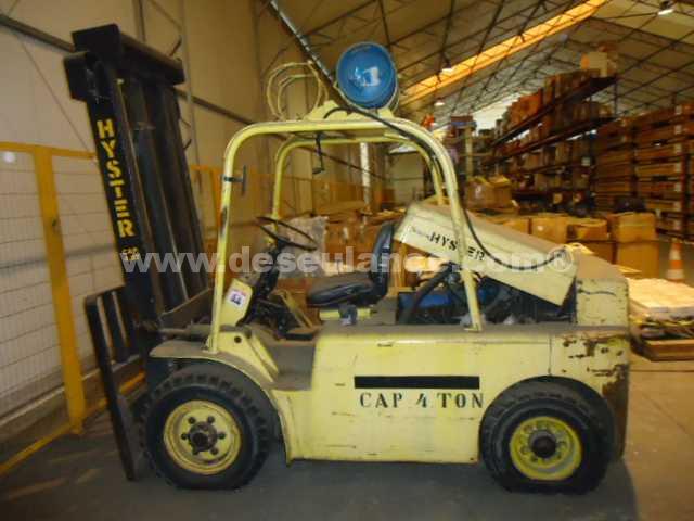 88/21123 - EMPILHADEIRA À GÁS M/HYSTER, CAPAC. 4 T, TORRE SIMPLES.