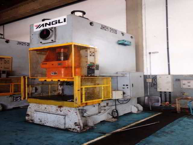 46/22036 - PRENSA EXCÊNTRICA TIPO C FREIO FRICÇÃO M/YANGLI 