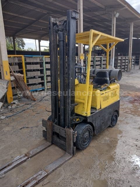 128/22110 - EMPILHADEIRA A GÁS M/CLARK, ANO 82, TORRE SIMPLES, 2 TONS