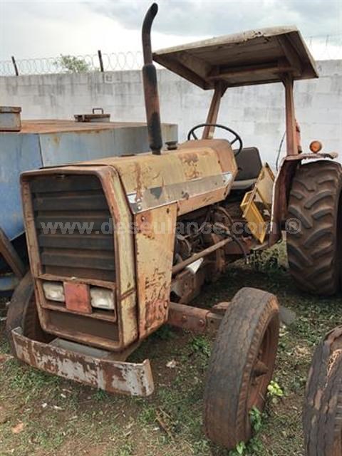 79/22124 - TRATOR MASSEY FERGUNSON MOD. MF235.