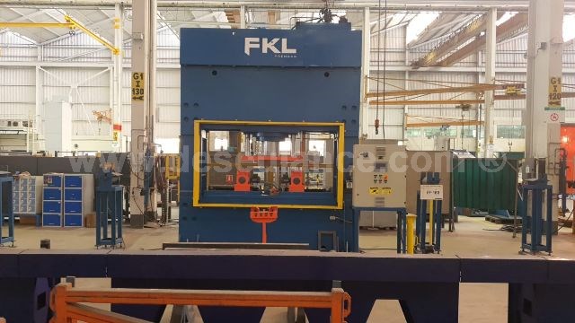 01/22179 - PRENSA P/PERFIS M/FKL, CAPAC. 300 T, ANO 19, ADEQUADA NR-12