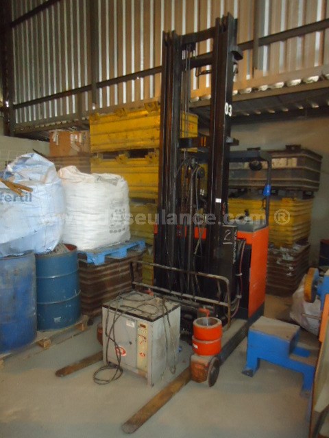 02/22180 - EMPILHADEIRA ELÉTRICA M/TOYOTA MOD. 6FBRE16, CAPAC. 1.600 KG