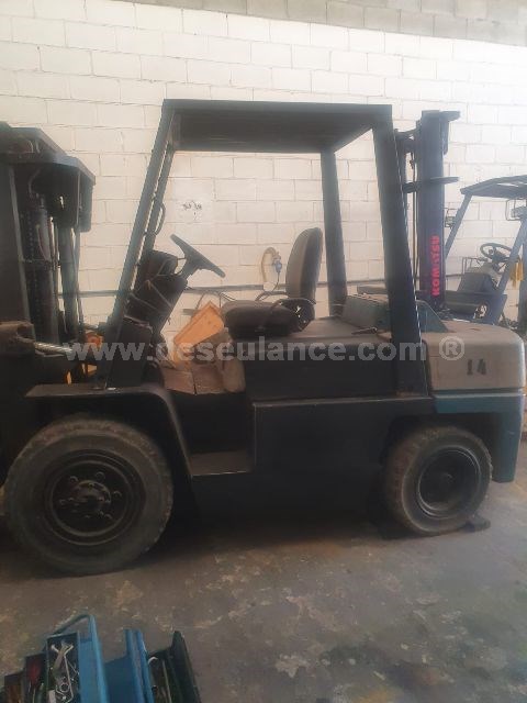 48/22180 - EMPILHADEIRA A COMBUSTÃO M/NISSAN, CAPAC. 7.000 KG.