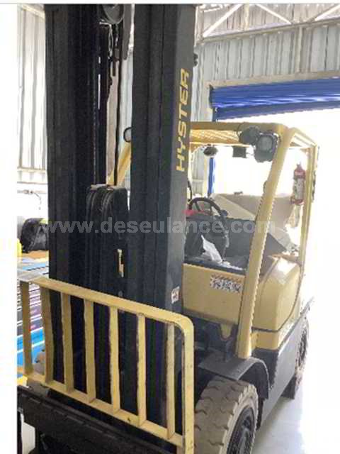 01/23075 - EMPILHADEIRA A GÁS M/HYSTER MOD. H90FT, CAPAC. 4,5 TONS, 