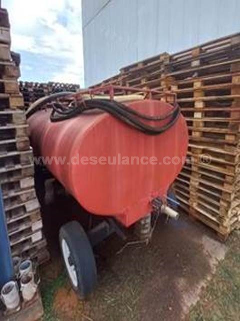 79/23082 - CARRETA TANQUE 4.200 L REBOQUE.