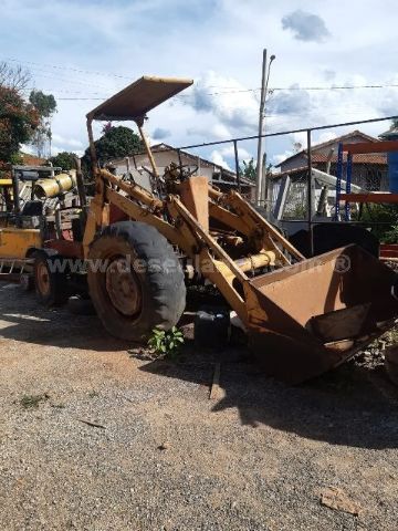 44/23099 - PÁ CARREGADEIRA M/MASSEY FERGUSON C/4 CILINDROS Á DIESEL.
