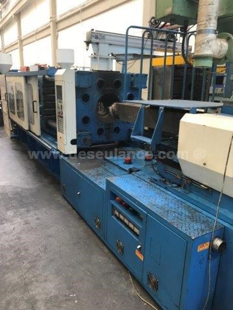 79/23118 - INJETORA TSONG CHERNG MOD. HC 4200 CL, FECHAMENTO 550 TONS, 