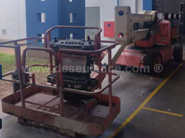 03/23140 - PLATAFORMA ELEVATÓRIA M/JLG E45A, ANO 00, CAPAC. 2.767 KG, 