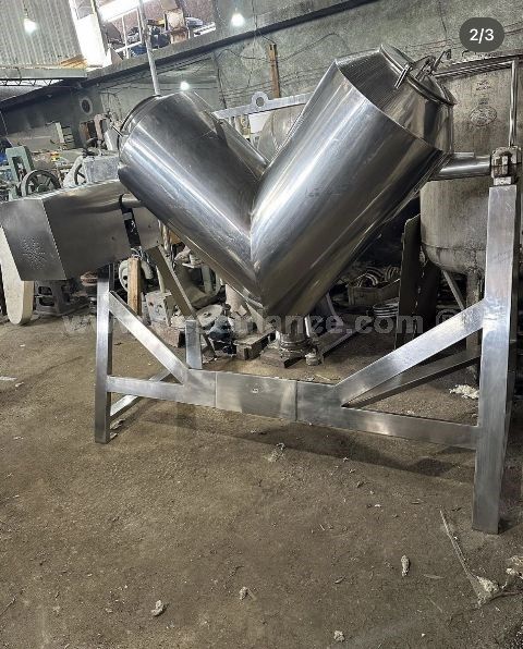 57/23183 - MISTURADOR EM V EM INOX 700 LITROS. (REF. 26)