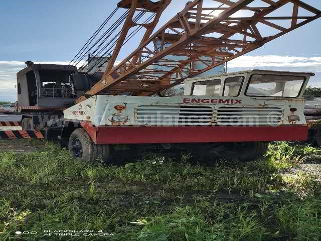 1023/24003 - GUINDASTE SOBRE RODAS M/BUCYRUS, ANO 68, DIESEL (ID 6382).