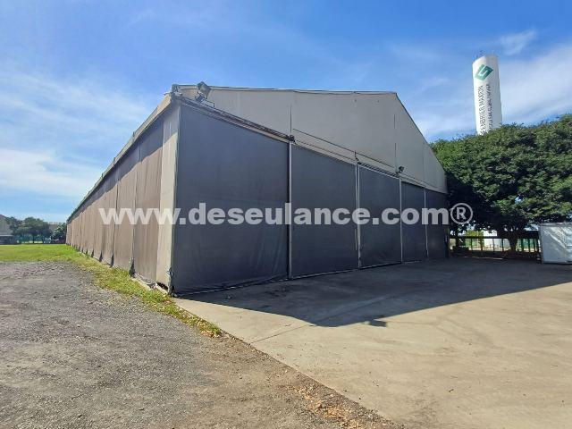 01/24063 - TENDA VINÍLICA C/ ESTRUTA METÁLICA, ÁREA 2.400M² (80 X 30M) 