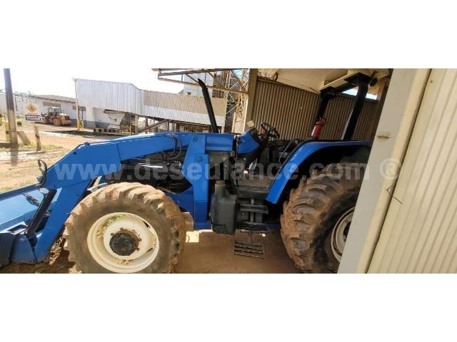 09/25036 - TRATOR M/NEW HOLLAND MOD. TM135. OBS.: PARADO HÁ UM ANO.