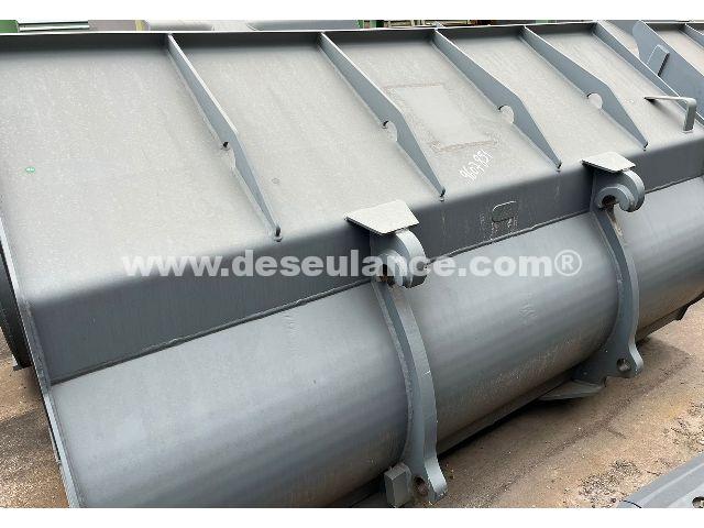 10/25043 - CAÇAMBA P/ESCAVAÇÃO 3,3 M³ L556, C/LÂMINA RETA, DENTES