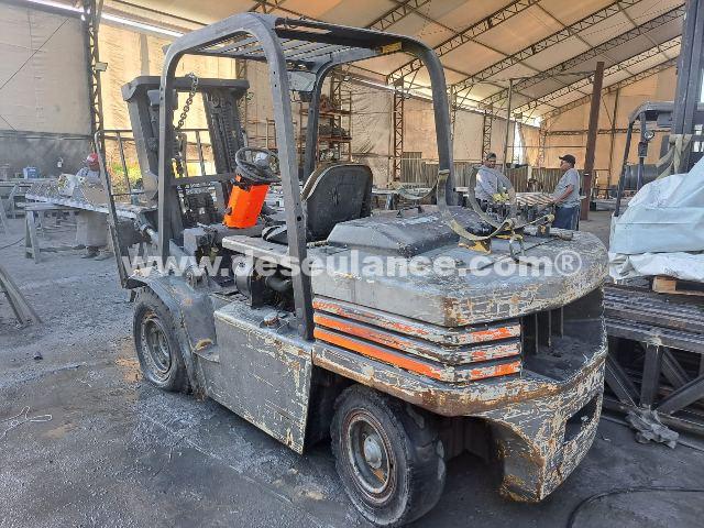 11/25044 - EMPILHADEIRA DAEWOO, CAPAC. 4T, TORRE TRIPLEX, MOTOR VOTEC