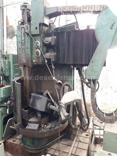 140/25066 - TORNO VERTICAL HIDRÁULICO M/BERTHIEZ MOD. TF-80,