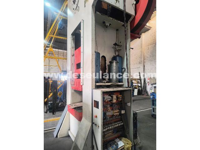 07/25122 - PRENSA EXCÊNTRICA M/JUNDIAI, CAPAC. 400 TONS, MESA 1.100MM.
