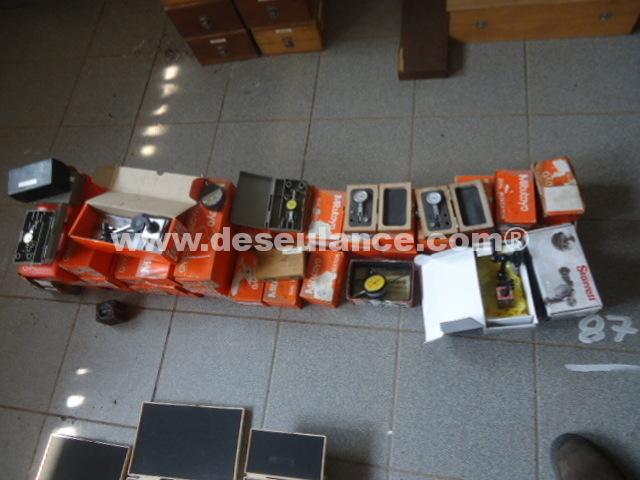 87/25141 - 20 BASES MAGNÉTICAS; 23 RELÓGIOS COMPARADORES, ETC