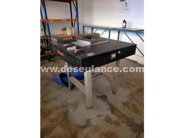 149/25164 - 01 MESA DESEMPENO EM GRANITO M/STARRET E OUTROS