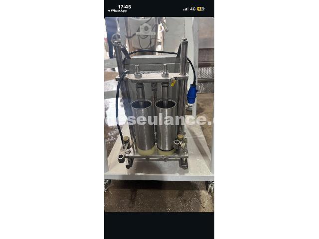 15/26006 - ENVASADORA DE LÍQUIDOS EM INOX, 2 PISTÕES, ATÉ 200 ML.